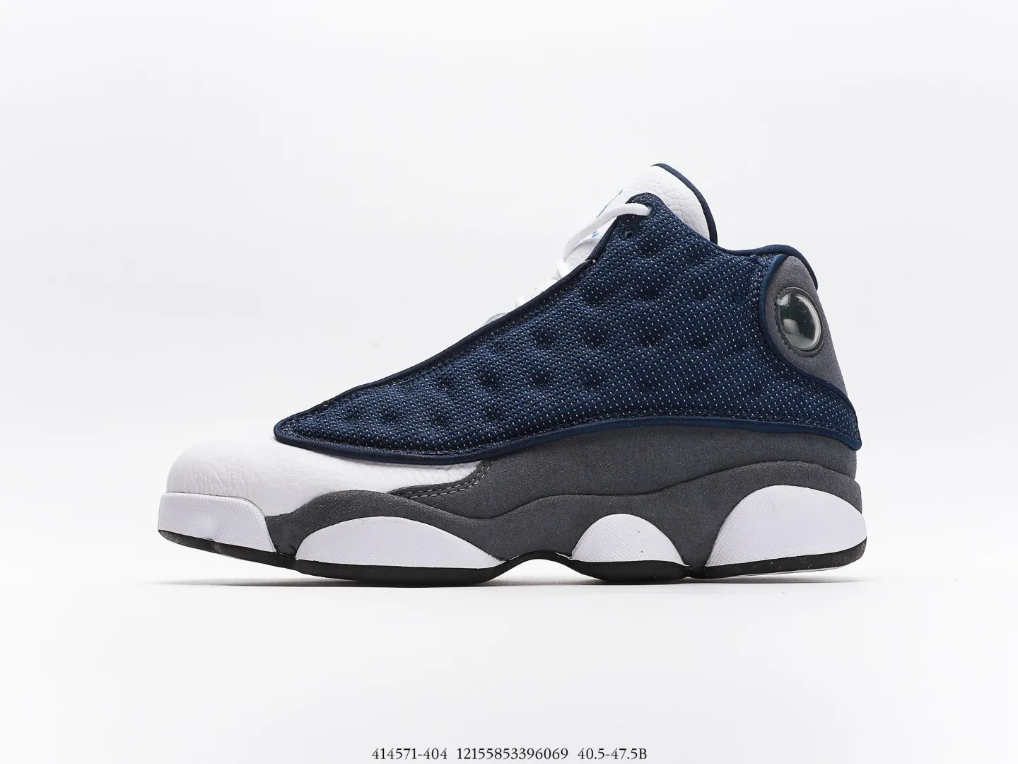 高版本喬丹Air Jordan 13 “Flint”海軍藍 經典的海軍藍、深灰和白色搭配,打破了黑白紅的傳統,在元年配色中顯得格外獨特。