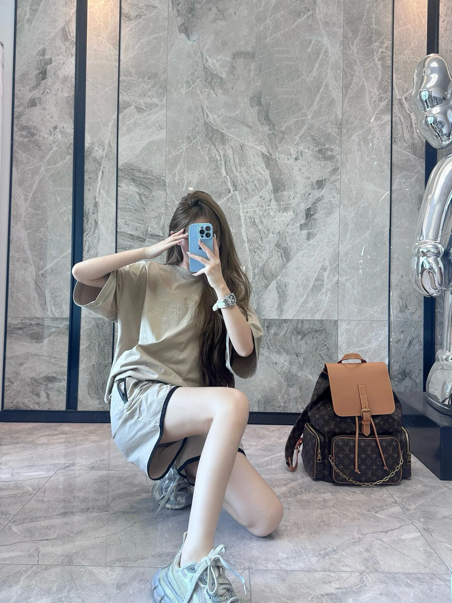 Dior & Stone lsland 石頭島聯名刺繡logo短袖 Dior這款 T 卹來自 DIOR AND STONE ISLAND 限定係列,突顯聯名系列標誌,Stone Island 的經典星星與 Dior 品牌標誌相得益彰。