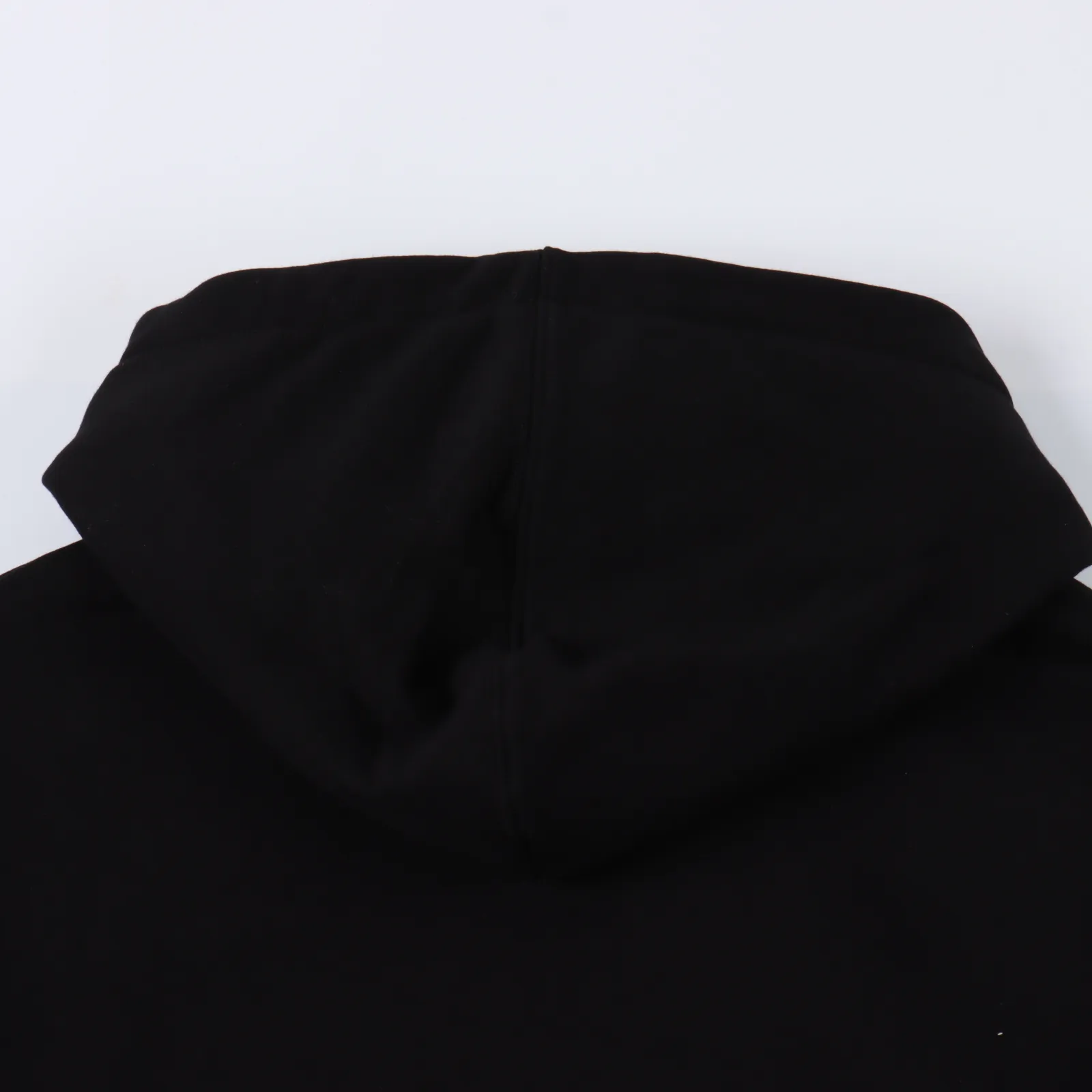 SAINT LAURENT PARIS/聖羅蘭SLP 袖帶連帽衛衣 此款對板定織墨黑色紗布,面部32支精密賽絡紡,底部6支單精梳棉。