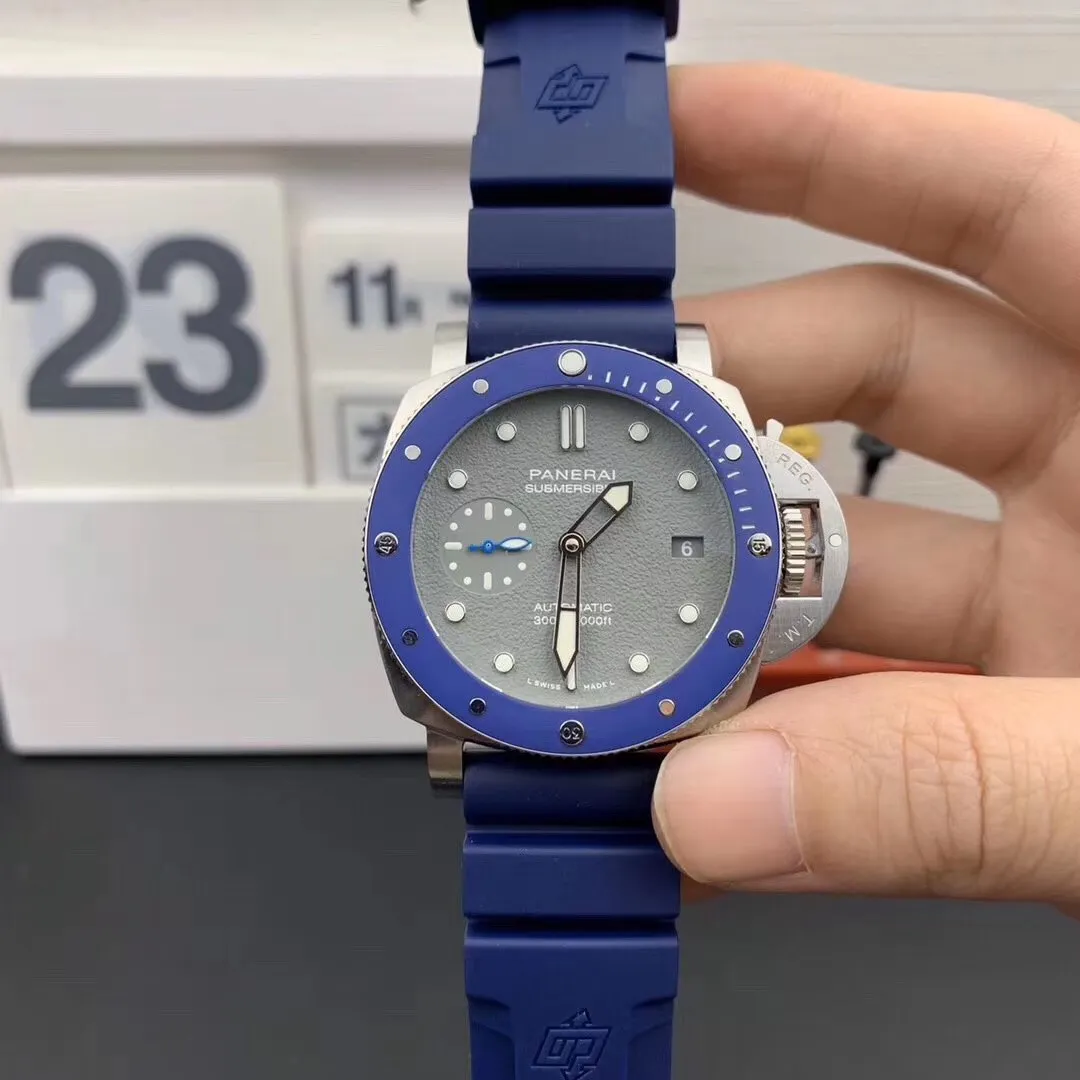 VS新品：SIHH2019藍主角PAM959，加入首次曝光的海軍藍色陶瓷表圈，最新灰色立體鯊魚皮效果的錶盤，精緻細膩。