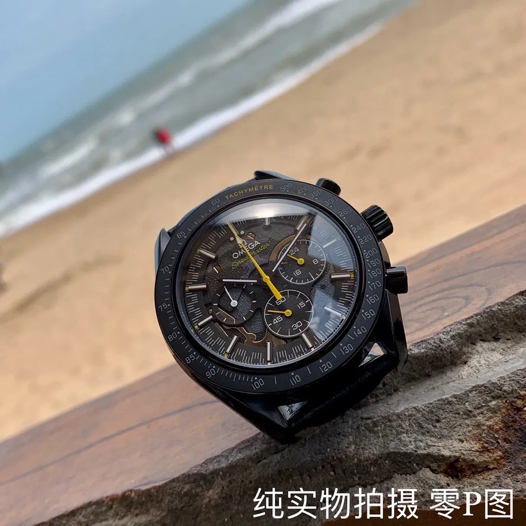 陶瓷圈 ”“碳纖維錶盤”超霸“靈魂”之作獨家首發🏅🏅 獨家品質🏅🏅真男人 硬漢形象   🇪🇺歐洲軍用表【最新】：歐米加——超霸系列【類型】：精品男士腕錶【錶帶】：真牛皮錶帶【機芯】：日本VK石英機芯（零誤差 零返修）【鏡面】：礦物質強化玻璃（更高清）品味高雅 浩瀚大氣 匠心獨運 腕間瑰寶尺寸：直徑43mm厚12mm熱賣上市！