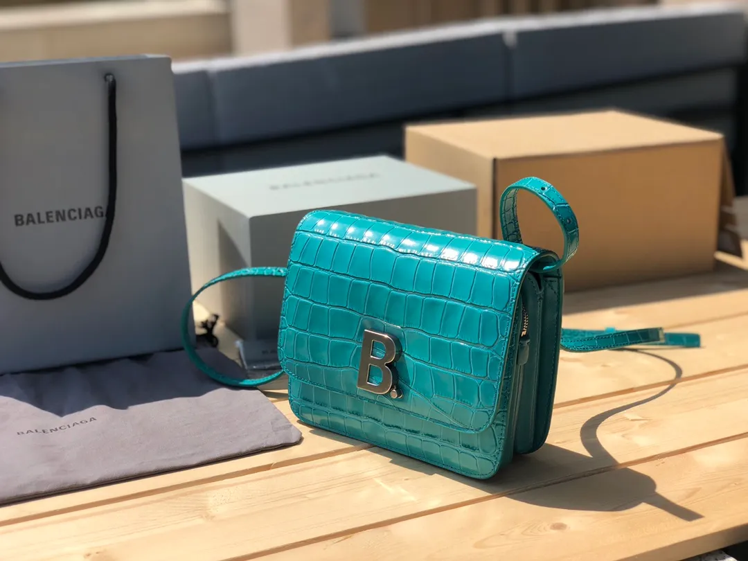 （071050898）尺寸：11.9*19.8*4.8cm  Balenciaga海外渠道貨訂單❗️巴黎世家B系列小方包。 