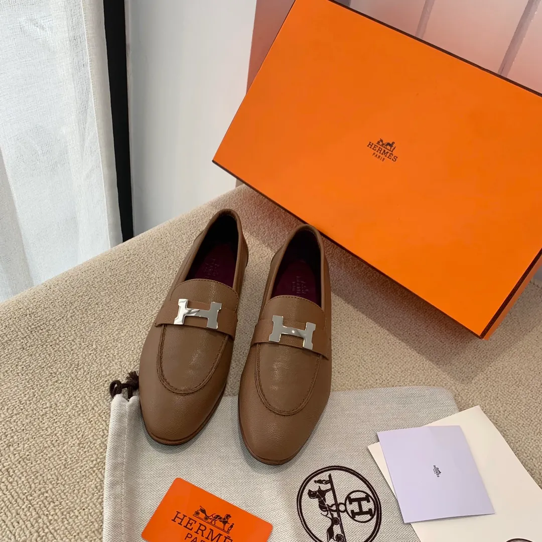 升級版本⚠️ 新顏色版面上線 經典鉅獻🐎Herms loafer paris樂福鞋 我家的王牌產品,這幾年一直在更新顏色,升級品質,賣過我家的都知道品質🙈經典H扣復古單鞋 大氣簡約特耐看,永不過時。