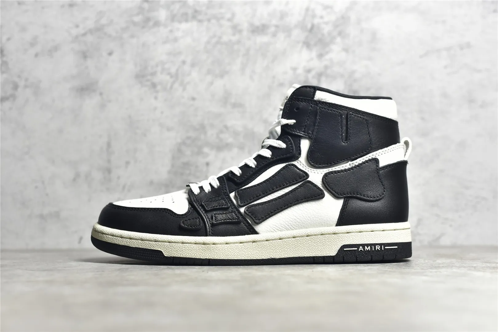 # 渠道原裝 洛杉磯街頭之王 高奢·埃米爾/AMIRI Skeleton Low-Skel top Sneakers 骨骼系列 區分市面所有在售版本 正確鞋舌外翻細節 正確骨頭形狀 正確雙層加厚皮料 尺碼： 39 40 41 42 43 44 45 46