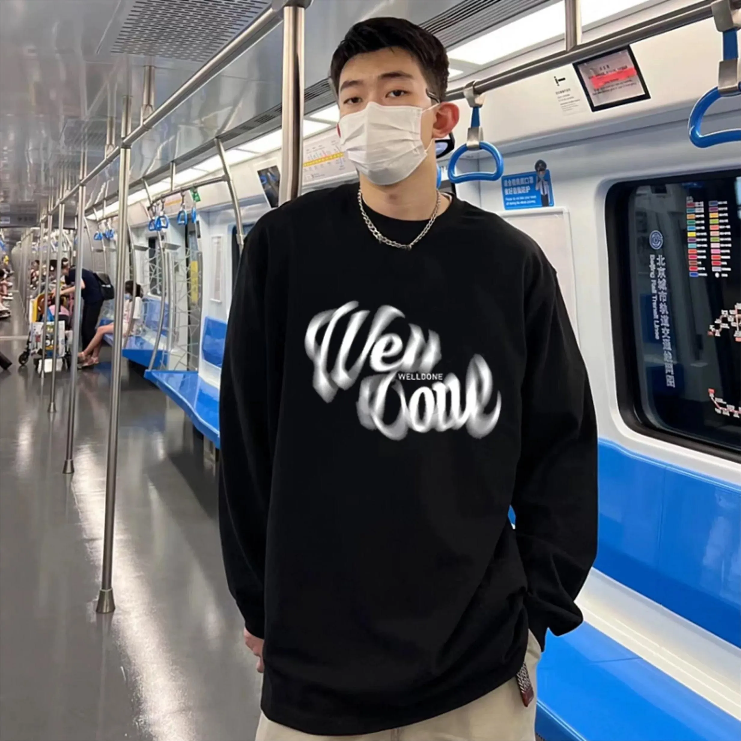 WE11 DONE 24FW WE動感字母印花長袖T卹 面料採用的是100%純棉面料,面料克重大約在280g,袖口螺紋1:1定織定染對色。