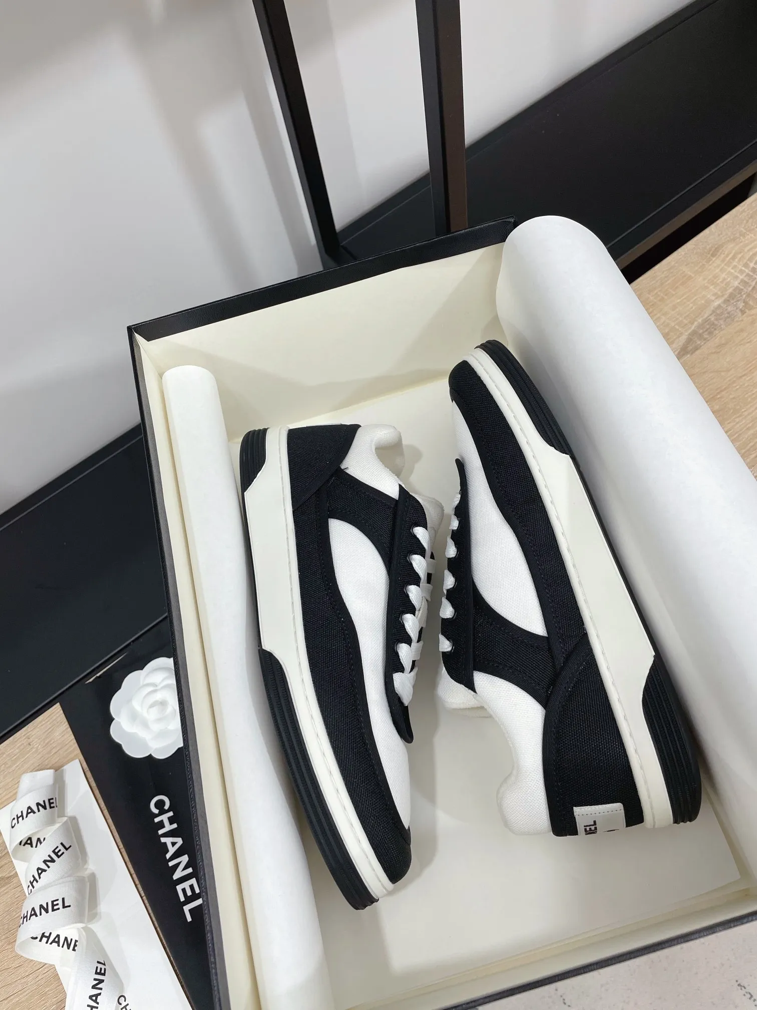 chanel——熊貓鞋運動系列⚠專櫃哪哪都斷貨〰有錢都很難預定到⚠小清新純色風格，真的超超超好看……小紅書，網紅直播，博客店主早已紛紛種草打call❤原版小牛皮面料，純棉毛巾內裡，原版開模雙色TPU大底，套楦工藝，墊腳乳膠全部開模定制……🎁配套包裝  35-40正碼