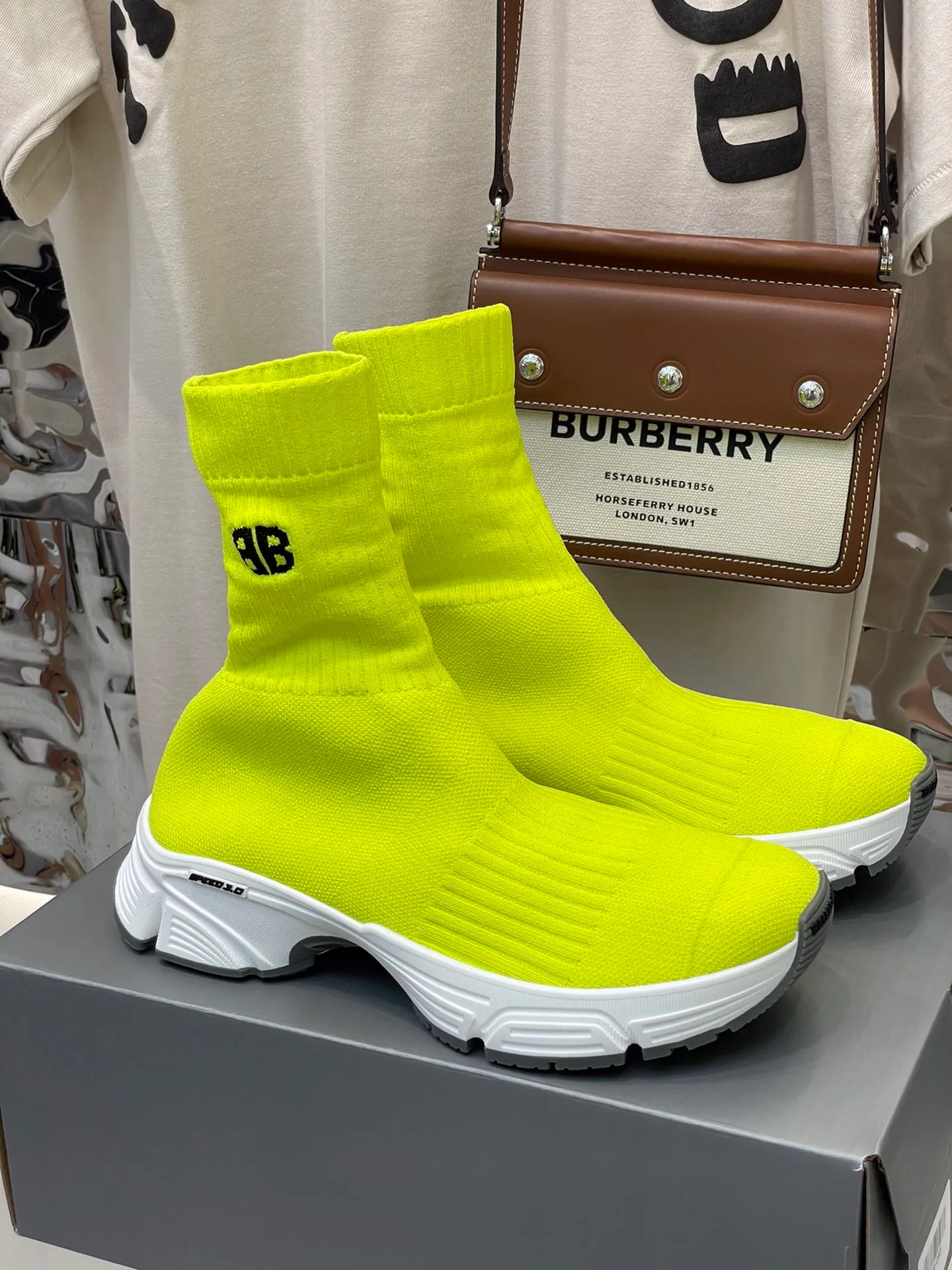 balenciag*  speed3.0妥妥的光腿神器，上身超級纖瘦修長鞋底超輕，舒適無敵👏👏原版拷貝，頂級版本情侶💑size 35-45