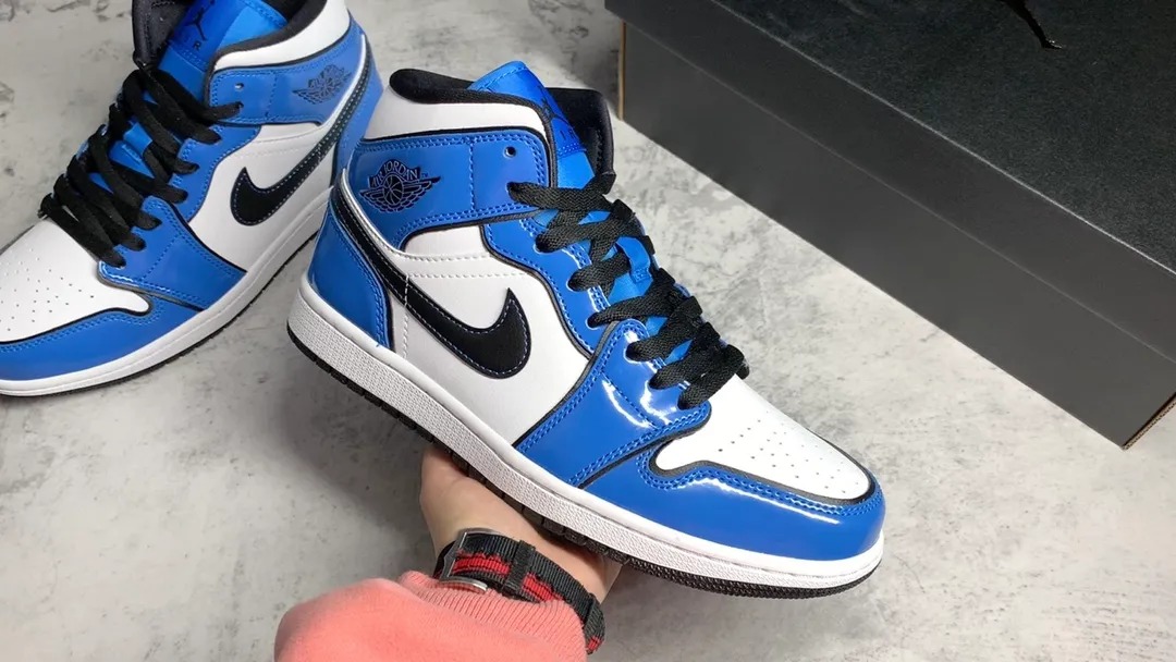 獨家開發市面唯一純原級別 Air Jordan 1 MiD 二次元配色