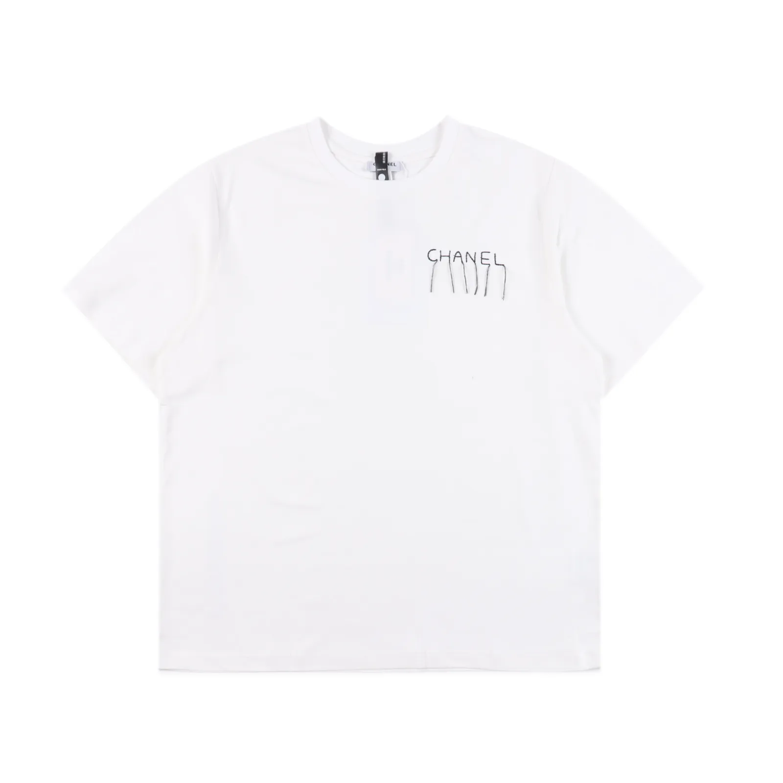 CHANEL /香奈兒 小香字母LOGO短袖T卹 最新款式,又一款INS風精品推薦~~可男可女的時尚款式,最適合日常休閒街拍PO照PO圈!