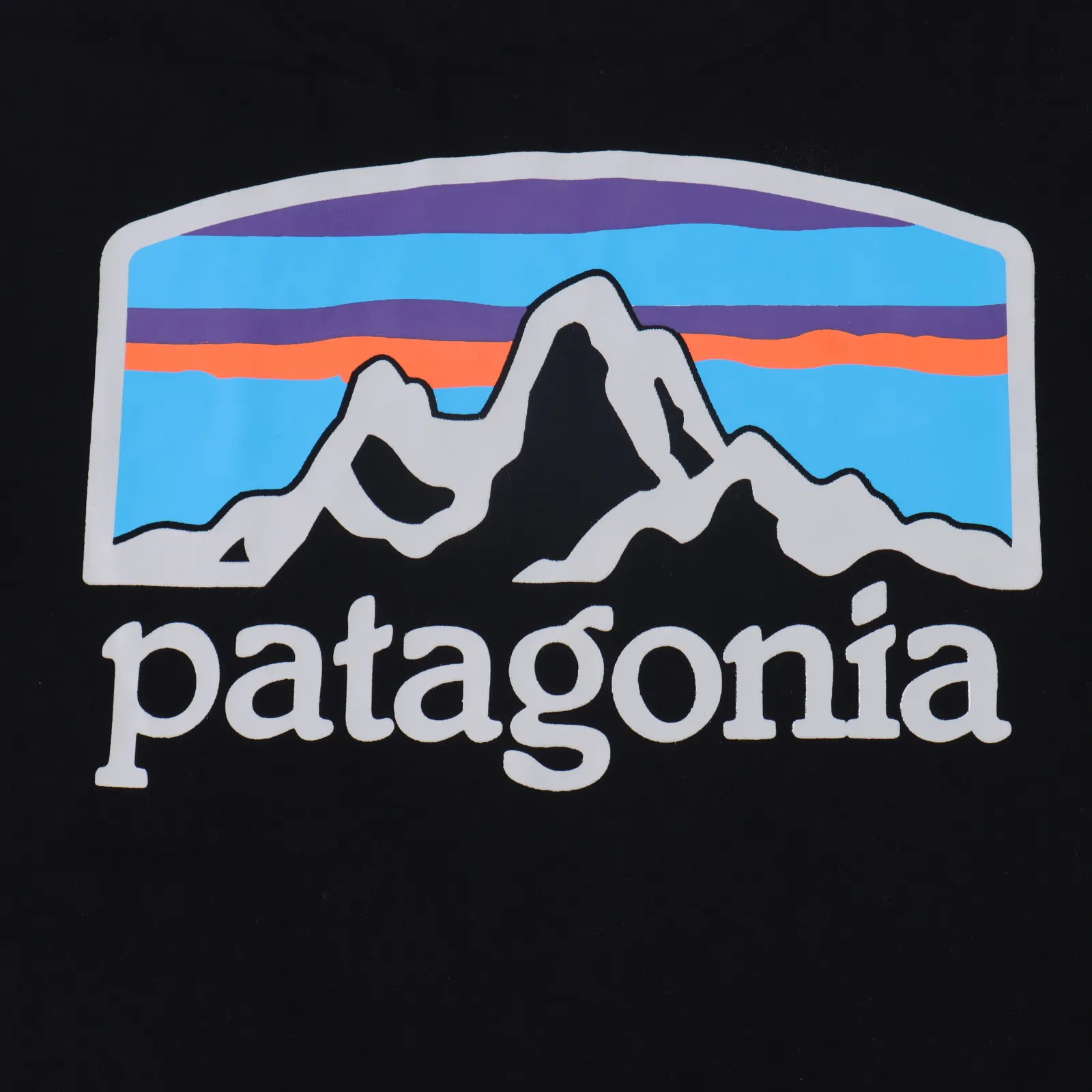 Patagonia 巴塔哥尼亞 經典山標Logo印花短袖 Patagonia最經典的LOGO T系列 日系情侶絕配 好看百搭不貴 ins潮人紛紛秀出自己的背影山脈圖案 優選230g柔膚棉 整肩拷邊包條工藝 單單這一點細節就足以battle所有 SIZE:S-XL 編碼:SKK070731