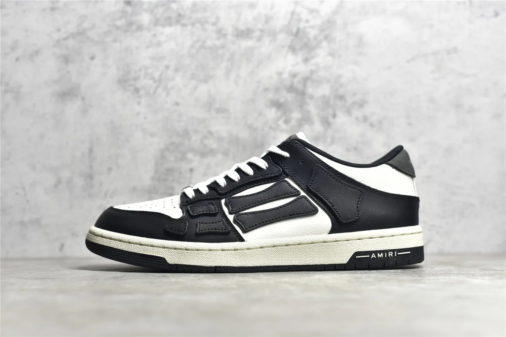# 渠道原裝 洛杉磯街頭之王 高奢·埃米爾/AMIRI Skeleton Low-Skel top Sneakers 骨骼系列 區分市面所有在售版本 正確鞋舌外翻細節 正確骨頭形狀 正確雙層加厚皮料 尺碼： 40 41 42 43 44 45