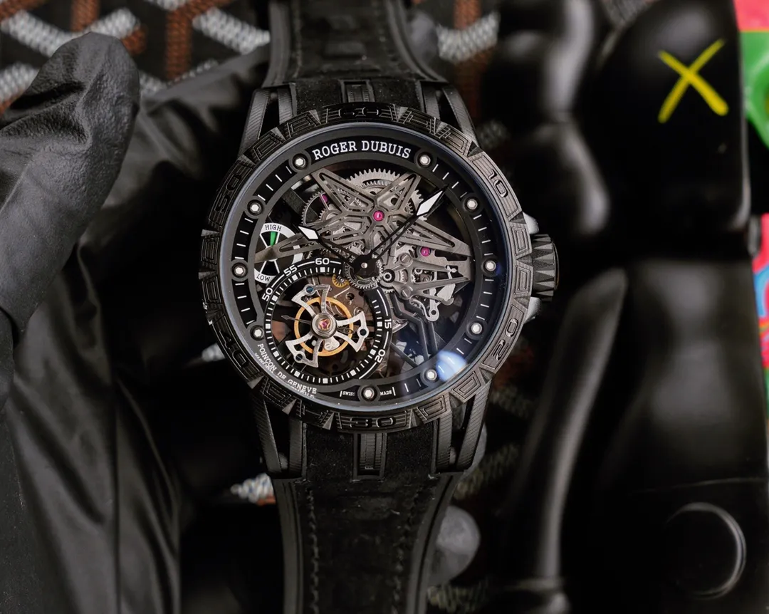 🎩羅傑杜彼 ROGER DUBUIS (豪爵)Excalibur 王者係列 自動上鍊機芯,錶殼:46毫米 , Sapphire crystal Carbon 鈦合金 黑色DLC 塗層鈦合金,鐫刻日內瓦印記。