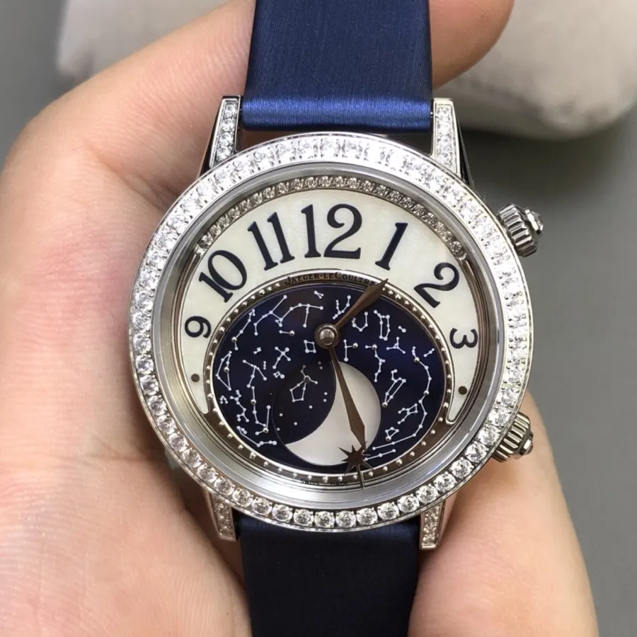 CC新秀力作——積家Rendez-Vous Moon Serenity約會系列月相腕錶以愛之名，相約一生【型號】3523490/3522420/352248【錶殼】腕錶尺寸36mmX10.6mm，質感同步正品。