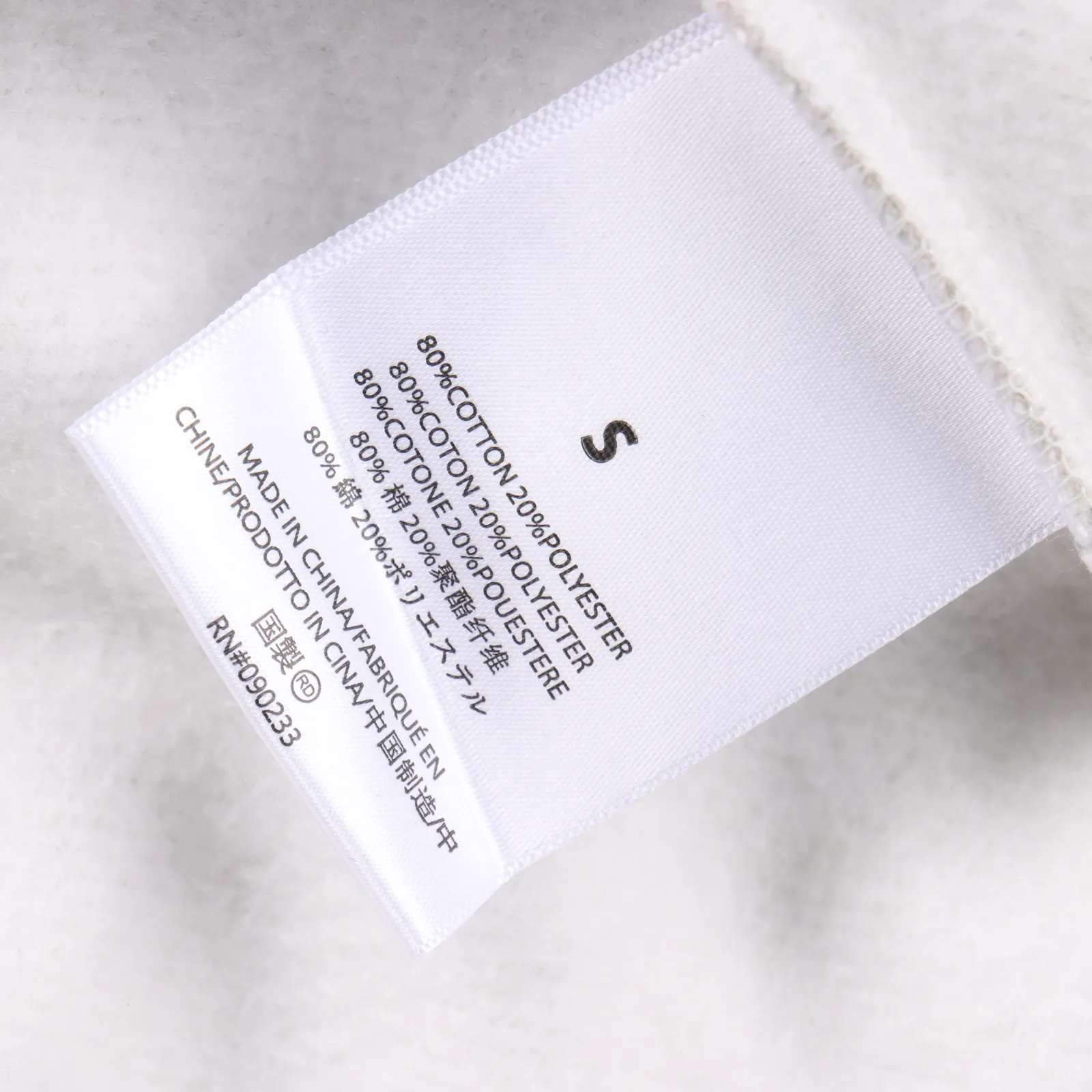 Fear of God FOG 24FW 主線字母圓領衛衣 成衣加絨款採用380g面料,不加絨款採用350g面料,螺紋採用420g雙紗1:1螺紋。