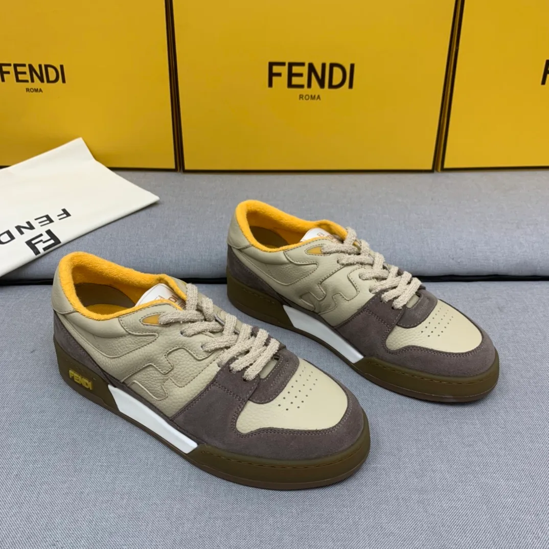 新款 芬迪 FENDI MATCH  男士米黃麂皮低幫鞋 Fendi Match緊湊設計運動鞋，鞋舌帶復古標籤。
