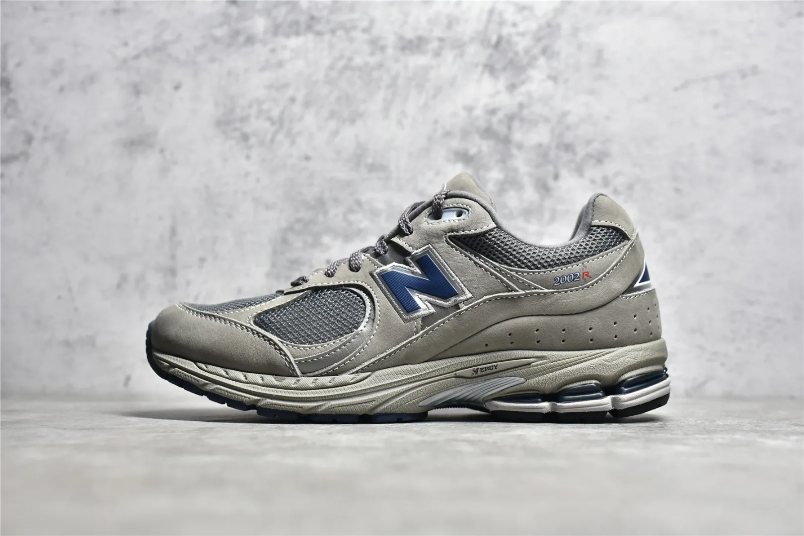 ▪️覓貨權威實拍💯#C9D0C7新貨🚀#純原版本 New Balance 新百倫 ML2002 復古休閒跑步鞋 原廠數據開發 新開獨立私模大底 全網唯一正確組合大底 高端零售專供產物 尺碼:36 37 37.5 38 38.5 39.5 40 40.5 41.5 42 42.5 43 44 44.5 45 46.5