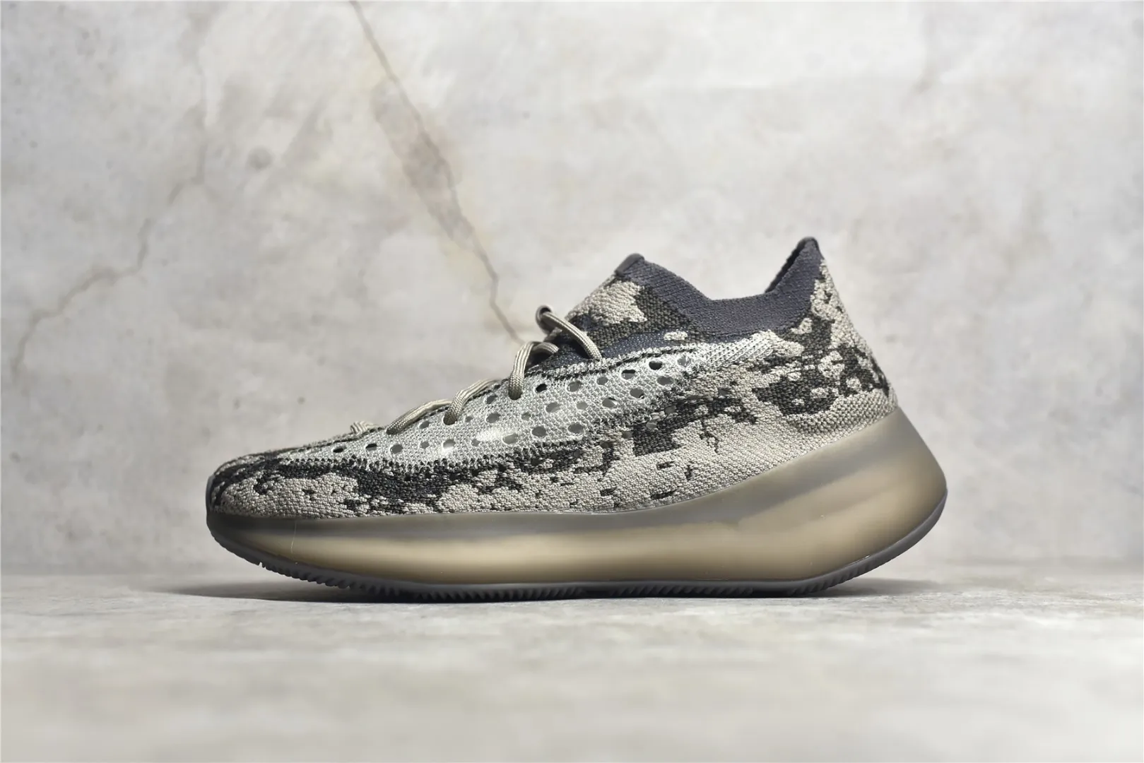 覓貨權威實拍💯#C0CAB7新貨🚀#W1外貿系列 最具性價比 Yeezy 380 Boost 椰子380 工廠優勢推廣 核心客戶私 原鞋原廠材料開發 原檔案飛織鞋面 全市場最具性價比品質 真實大顆粒爆米花 細節如圖所示 尺碼:36 36.5 37 38 38.5 39 40 40.5 41 42 42.5 43 44 44.5 45 46