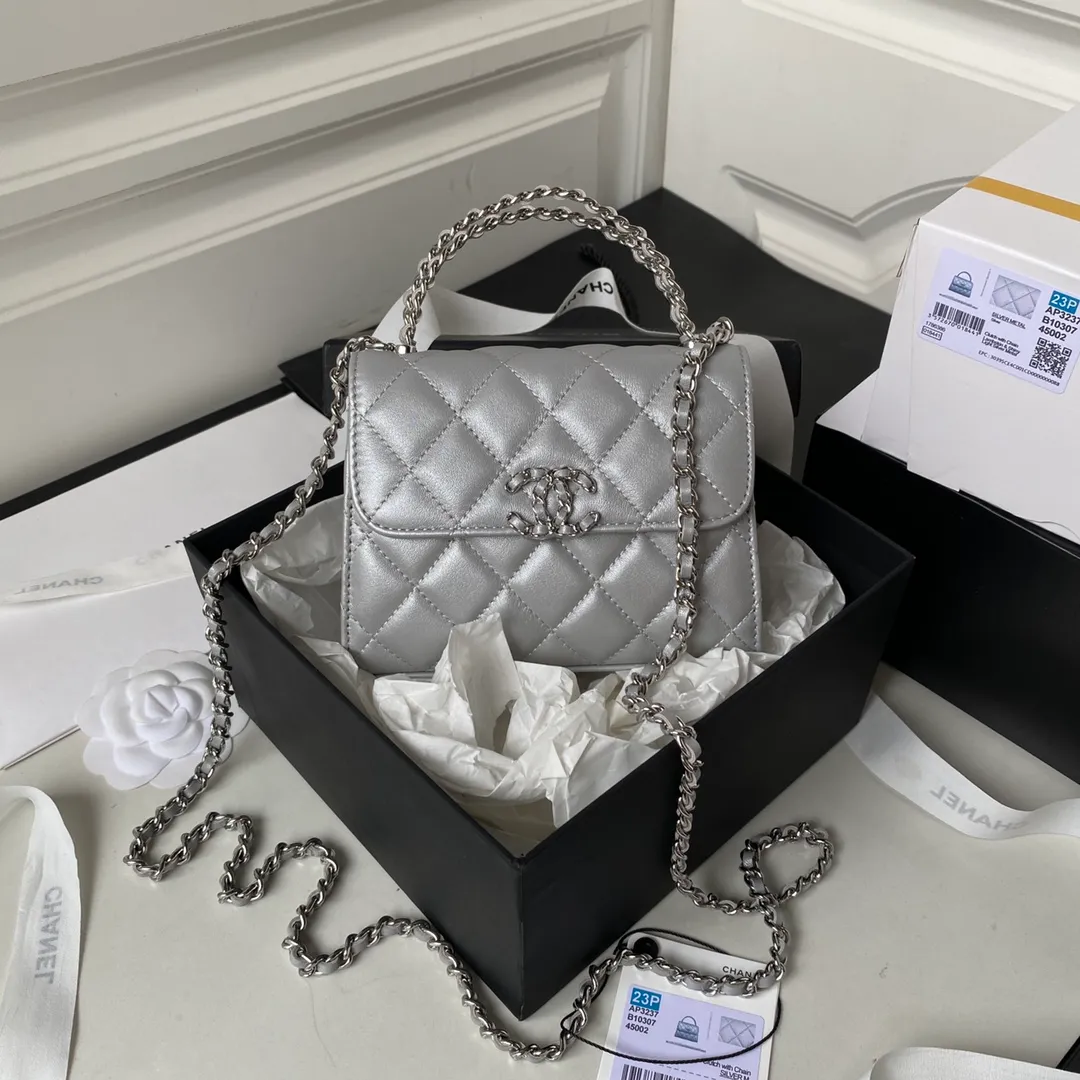 Chane1🔍23p香奈兒黑馬Kelly長手柄包🤍型號:A🦢💕材質:荔枝牛皮 💎超正的一款 長形款 可放手機 不廢的無論手抽及者斜預都好睇 o黑馬嗎⚜️來領走吧🌷size:15-6-10cm