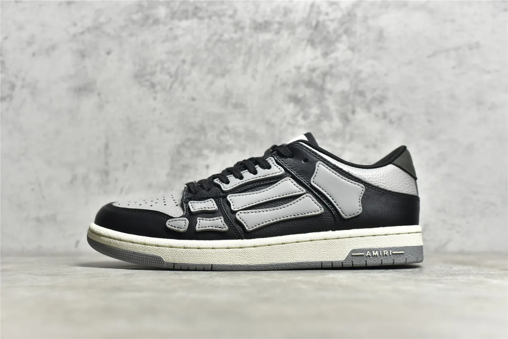 # 渠道原裝 洛杉磯街頭之王 高奢·埃米爾/AMIRI Skeleton Low-Skel top Sneakers 骨骼系列 區分市面所有在售版本 正確鞋舌外翻細節 正確骨頭形狀 正確雙層加厚皮料 尺碼： 40 41 42 43 44 45
