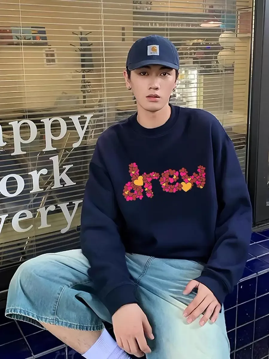 DREW HOUSE 24FW 花朵愛心圓領衛衣 面料DREW圓領衛衣用的是100%純棉針織面料,衣身面料克重約,螺紋1*1豎排定織定染對色。