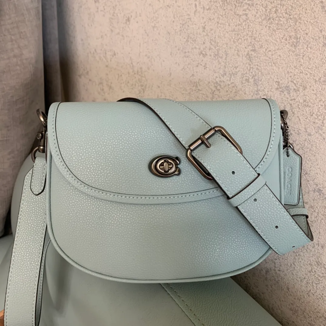 廠價 coach蔻馳代工廠渠道貨正品對版代購品質 馬鞍包新款C家 ca094 藍色 Willow Saddle復古馬鞍包 斜挎包 2條肩帶可以搭配不同造型 可鹽可甜，超經典超好看～22x17x7.5cm斜挎包
