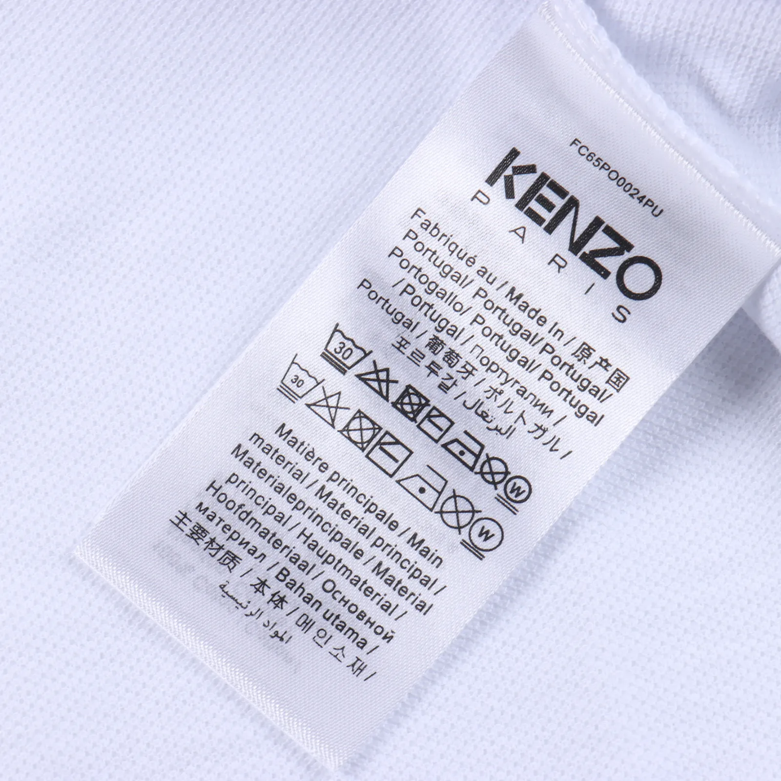 KENZO/高田賢三 海棠花胸口刺繡短袖POLO衫 選用棉質珠地網眼布打造,定製材質260g長絨棉,衣領為雙系統提花定織扁機製成,有彈性,不變形,衣服全部原生布捆邊,前胸雙層面筒,無明線,無散口,袖口,前胸筒底,肩縫包骨,定制輔料三標!