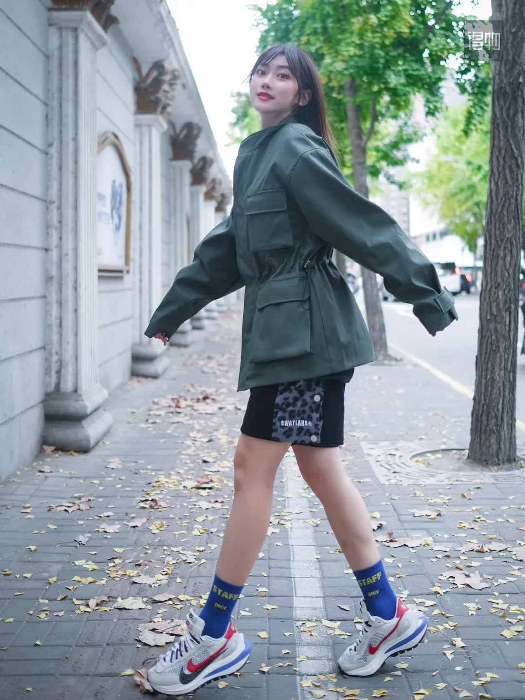 精選素材Sacai x Nike Vaporwaffle “Royal Fuchsia” 灰白