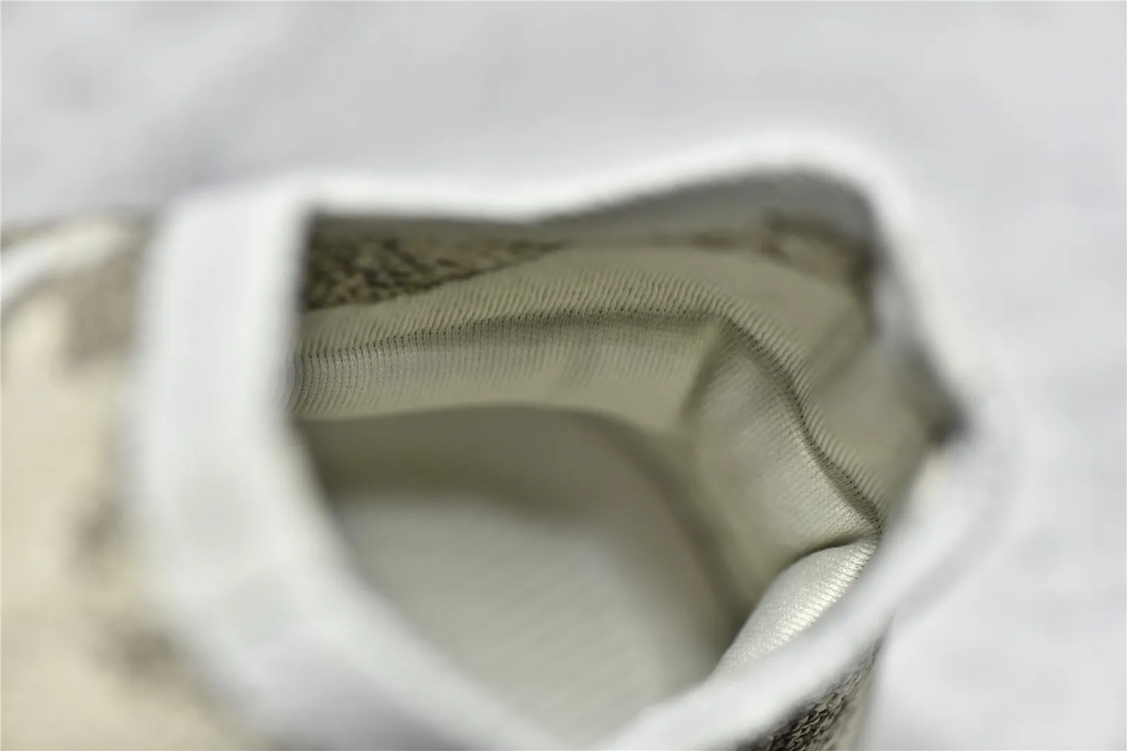 細節鑑定Yeezy Boost 380 "Stone Salt" 岩石灰
