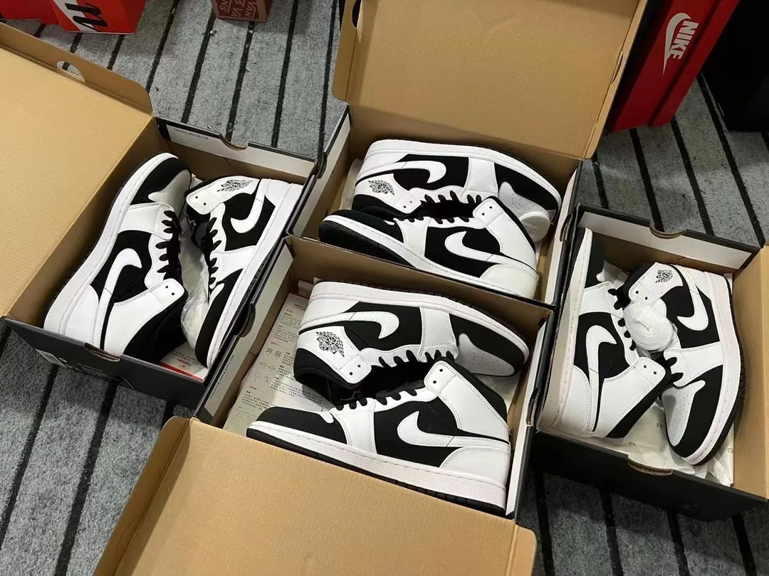 AJ1  Mid熊貓🐼