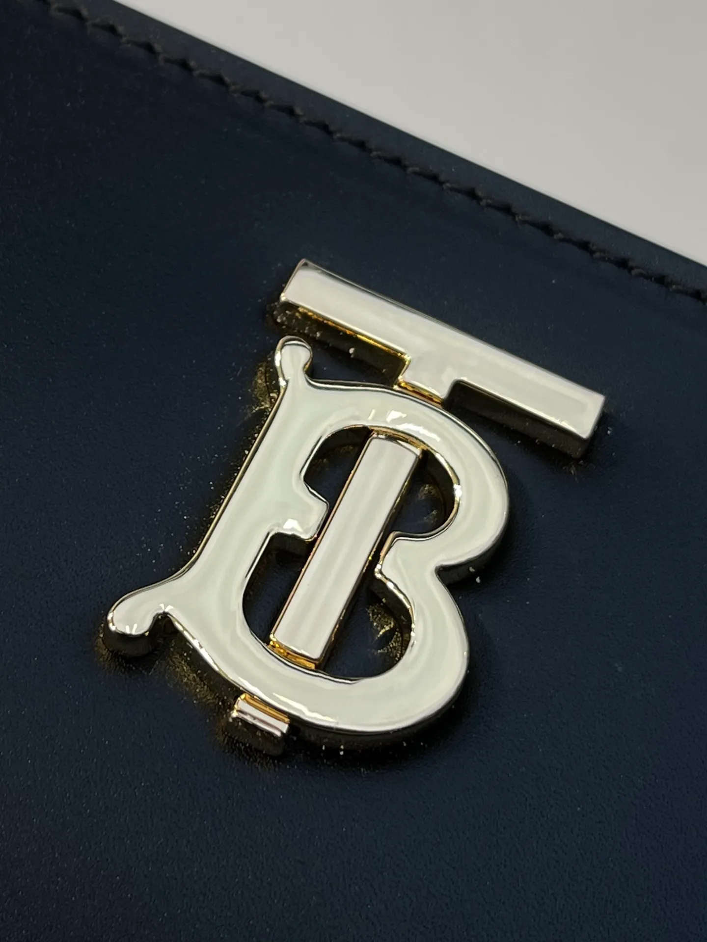 來看一下TB標識五金,意大利客戶提供的大logo五金!