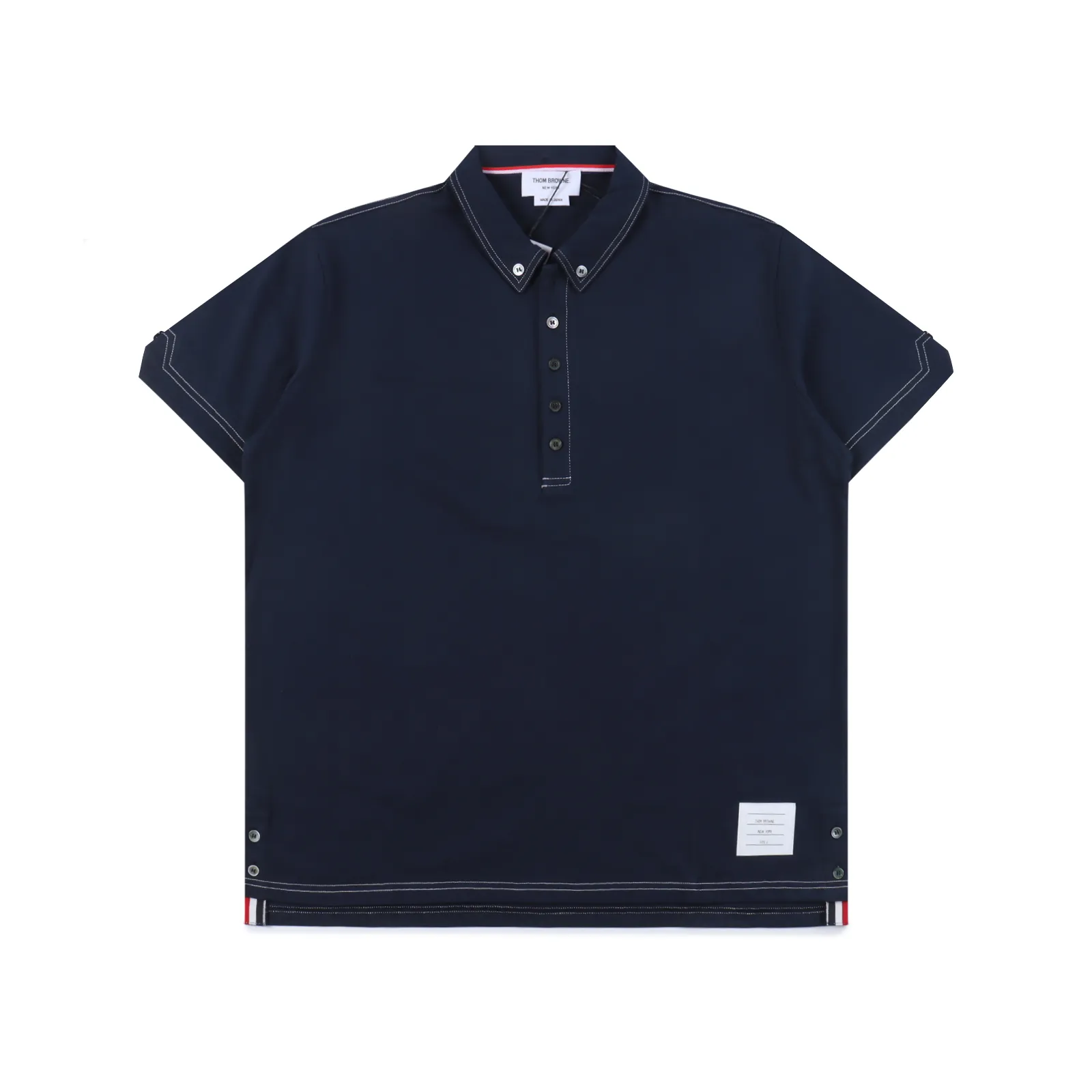 Thom Browne TB 24新款 撞色明線短袖POLO衫                採用200g TB專用純棉平紋針織布料，海軍藍搭配撞色縫線設計，原版原身V叉撞色間明線。