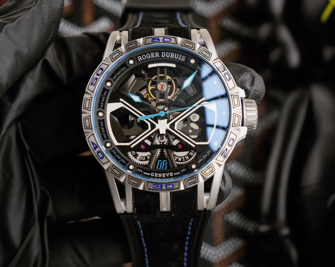 🎩羅傑杜彼 ROGER DUBUIS (豪爵)Excalibur 王者係列 自動上鍊機芯,錶殼:46毫米 , Sapphire crystal Carbon 鈦合金 黑色DLC 塗層鈦合金,鐫刻日內瓦印記。