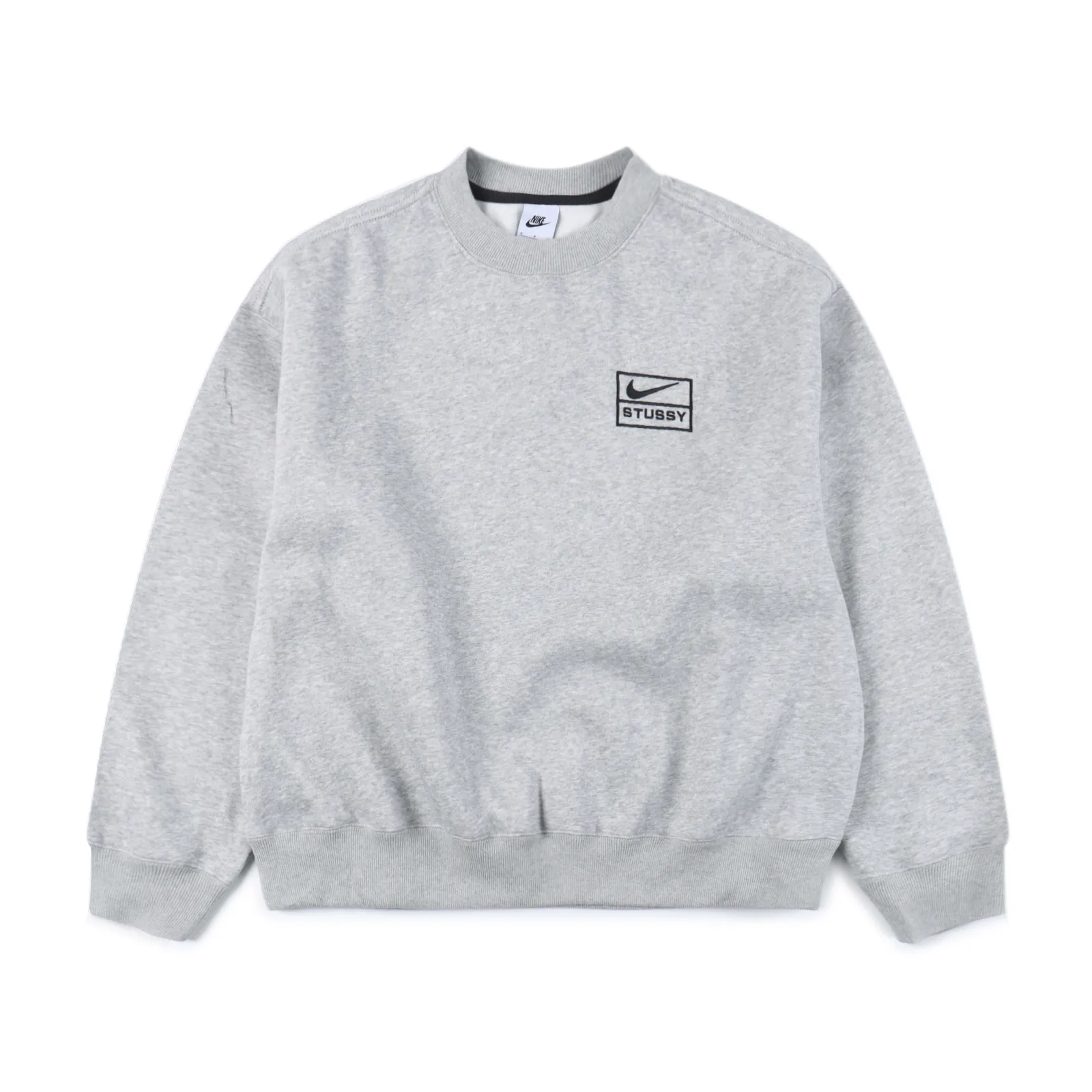 Nike/耐克NK x Stussy/斯圖西 聯名款純色刺繡LOGO加絨圓領衛衣 2023官網新款 獨家供應 原版購入 高端復刻 區別市面通貨 定制原版一致高克重抓絨面料 保暖舒適 OS立體版型連帽設計 版型偏大 進口百達靈刺繡 小標Logo 三標輔料 齊全 帽繩有印字logo 男女同款 版型寬鬆 Size: S-XL 編碼:EIO010422