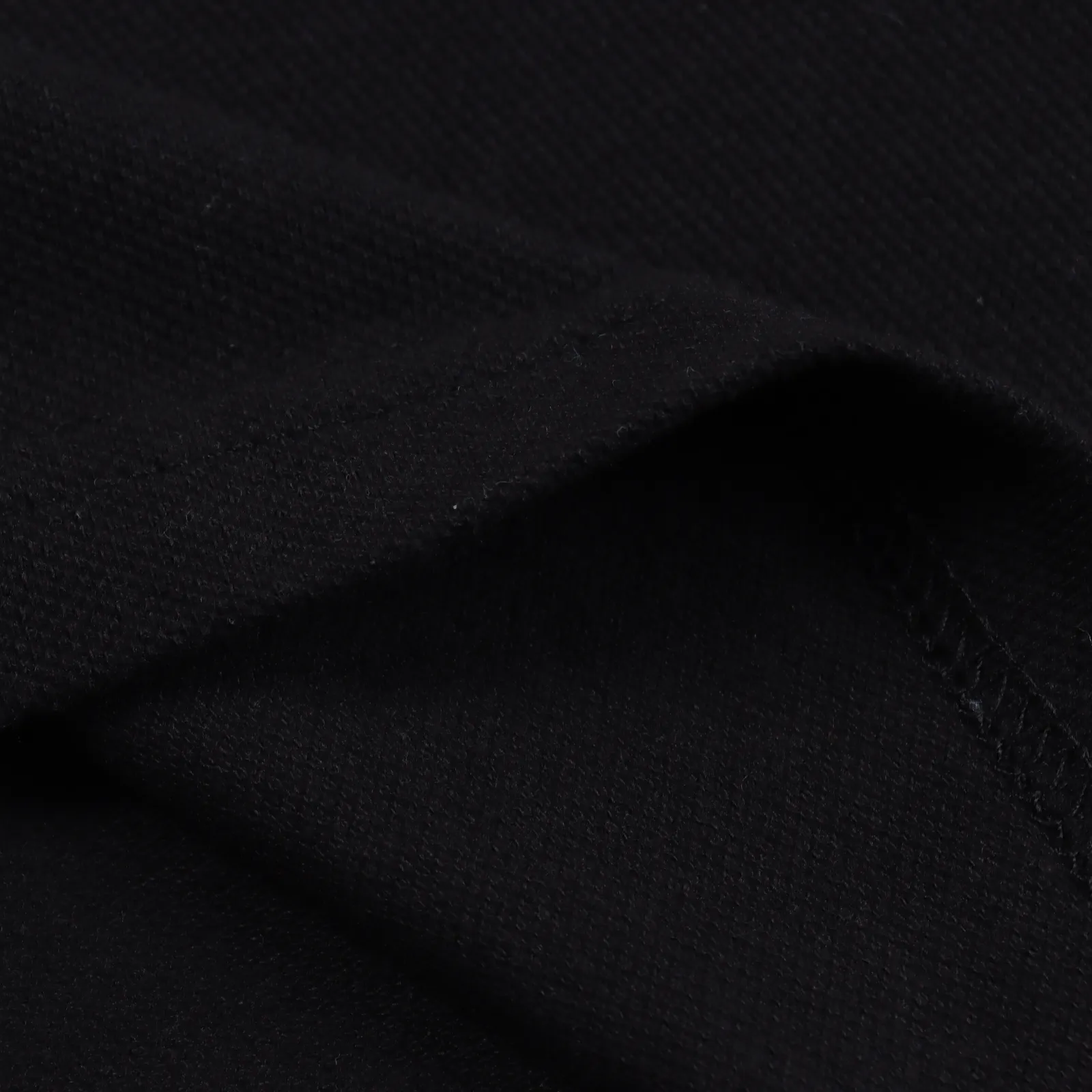 KENZO/高田賢三 海棠花胸口刺繡短袖POLO衫 選用棉質珠地網眼布打造,定製材質260g長絨棉,衣領為雙系統提花定織扁機製成,有彈性,不變形,衣服全部原生布捆邊,前胸雙層面筒,無明線,無散口,袖口,前胸筒底,肩縫包骨,定制輔料三標!