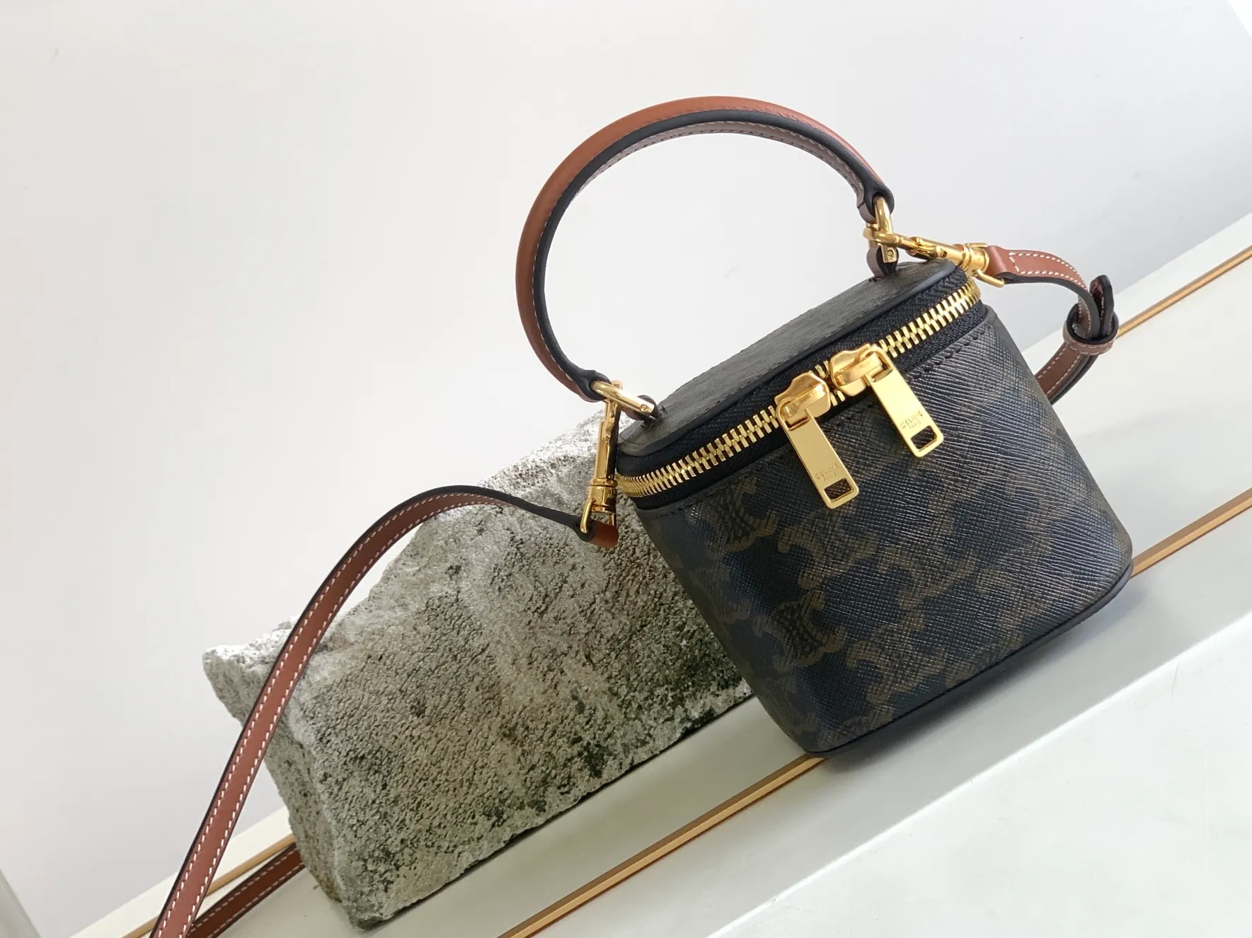 Celine 22新款迷你標誌牛皮革小盒子包💓 今年突然出圈的黑馬 季節限定款 性價比超高！
