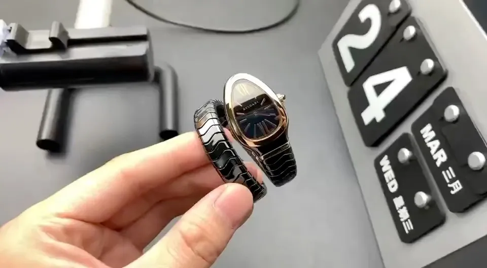 寶格麗蛇表