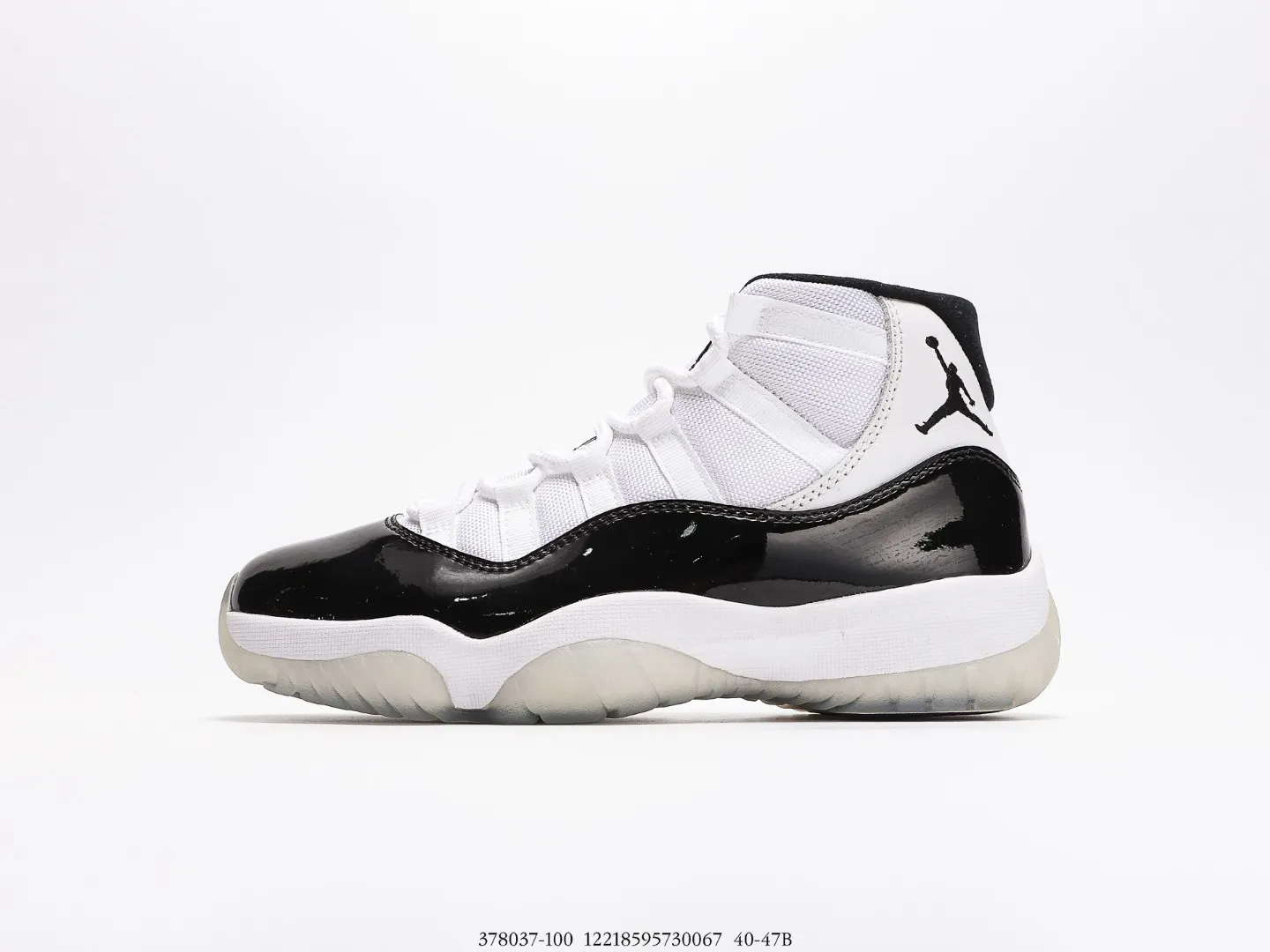 高版本真碳喬丹 Air Jordan 11 “Bred” 喬11黑白 經典的黑白主題不用多說,公牛隊的象徵深入人心,鞋身將以大漆皮的設計呈現,與前幾年發售的所有 Air Jordan 11 採用相同的規格。