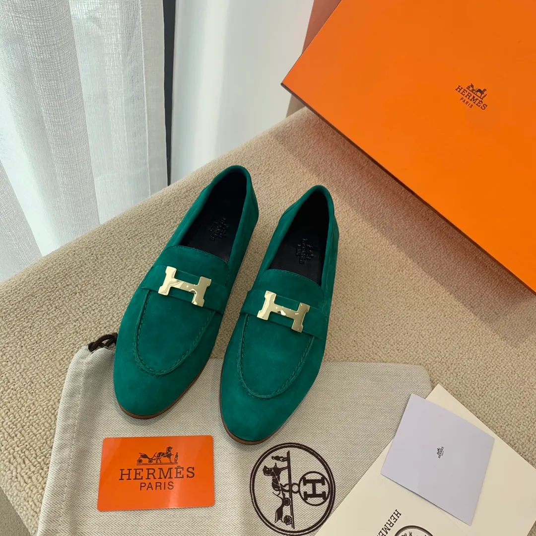 升級版本⚠️ 新顏色版面上線 經典鉅獻🐎Herms loafer paris樂福鞋 我家的王牌產品,這幾年一直在更新顏色,升級品質,賣過我家的都知道品質🙈經典H扣復古單鞋 大氣簡約特耐看,永不過時。