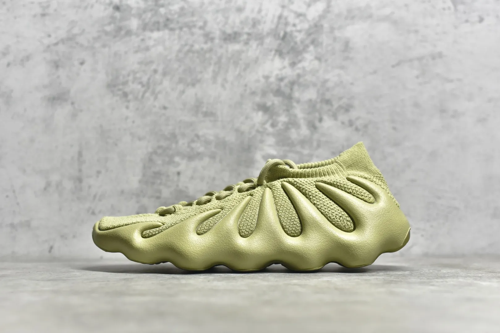 Kanye West x AD Yeezy 450"GY4110"八爪襪套式輕便針織透氣休閒運動慢跑鞋“橄欖綠抹茶綠”尺碼：36 36.5 37 38 38.5 39 40 40.5 41 42 42.5 43 44 44.5 45 46.5 47 48