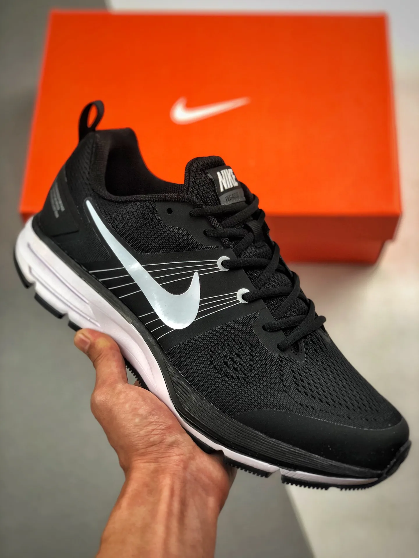 🔑226280Nike Air Pegasus V29飛馬系列馬拉松休閒跑鞋 黑白鉤#採用賈卡透氣網織材質#無縫高頻壓面技術,超輕效果貨號：CL0858-001尺碼：40 40.5 41 42 42.5 43 44 45