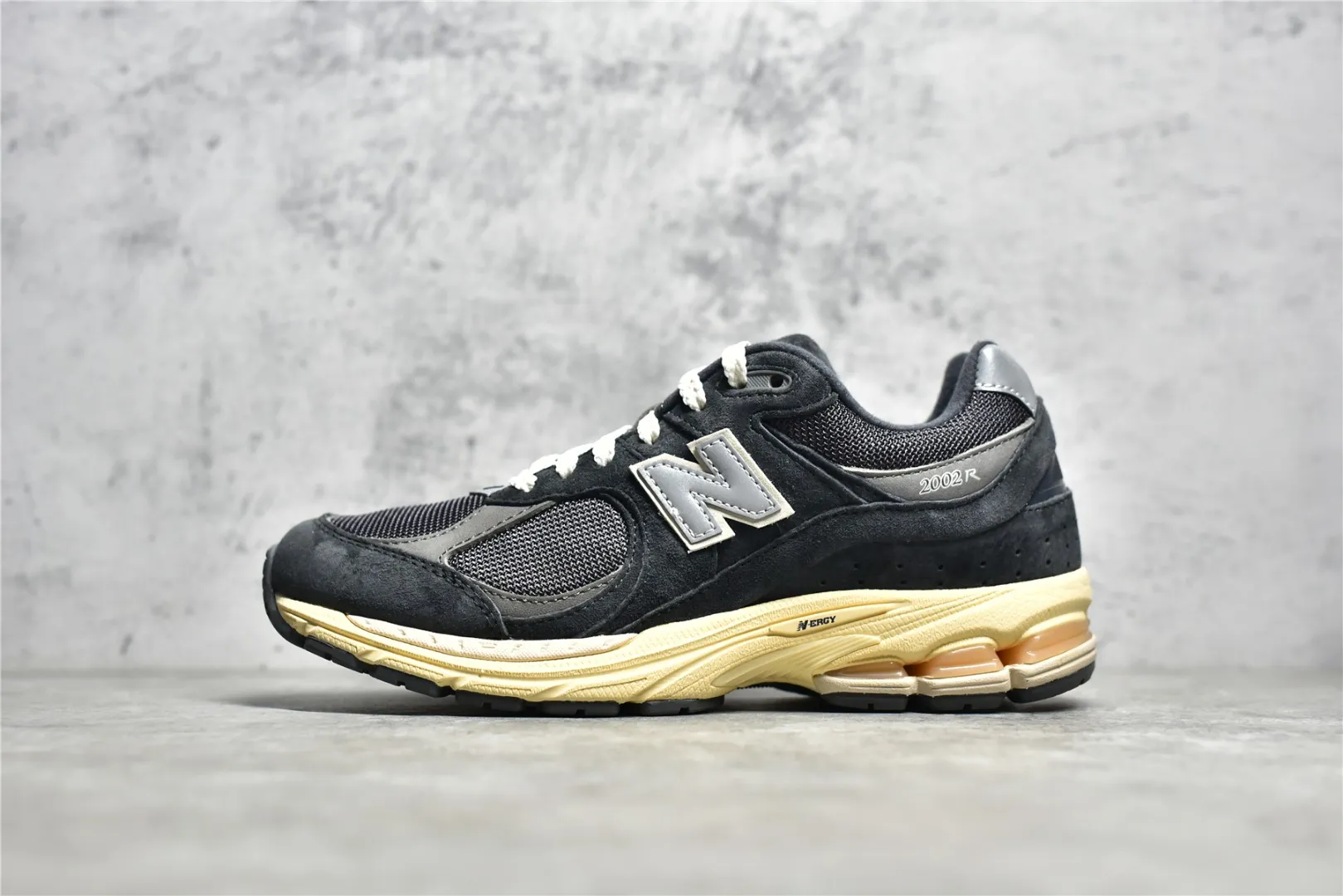 ▪️覓貨權威實拍💯#C9D0C7新貨🚀#純原版本 New Balance 新百倫 ML2002 復古休閒跑步鞋 原廠數據開發 新開獨立私模大底 全網唯一正確組合大底 高端零售專供產物 尺碼:36 37 37.5 38 38.5 39.5 40 40.5 41.5 42 42.5 43 44 44.5 45 46.5