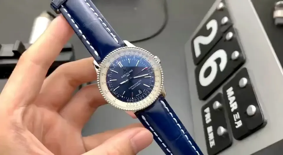 V7百年靈