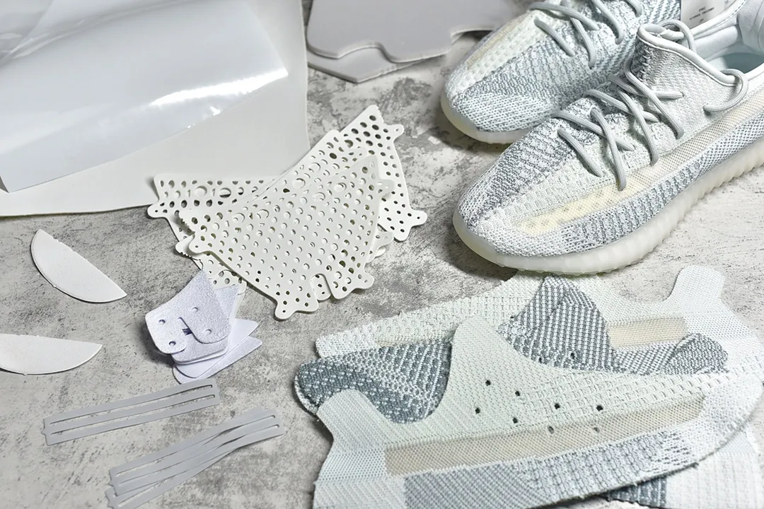 🔻材料欣賞Yeezy 350V2 Cloud white 新冰藍/泛藍限定 滿天星