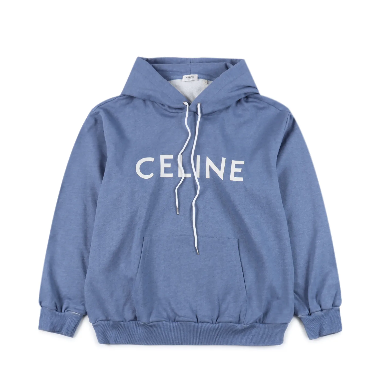 CELINE /賽琳 水洗印花帽衫 面料採用原版定染純棉紡紗面料 採用定織紡紗技術 內裡同步zp定織魚鱗小毛圈 採用新疆棉花 排序緊密卻又規律 字母方面細節 整個印花里兩個E字母 賽琳E字母習以為常的細節:底長中短上勻(橫) 三橫長度不一 很多市面會把上下兩橫長度做成等距 SIZE: S M L 編碼:GQM012642