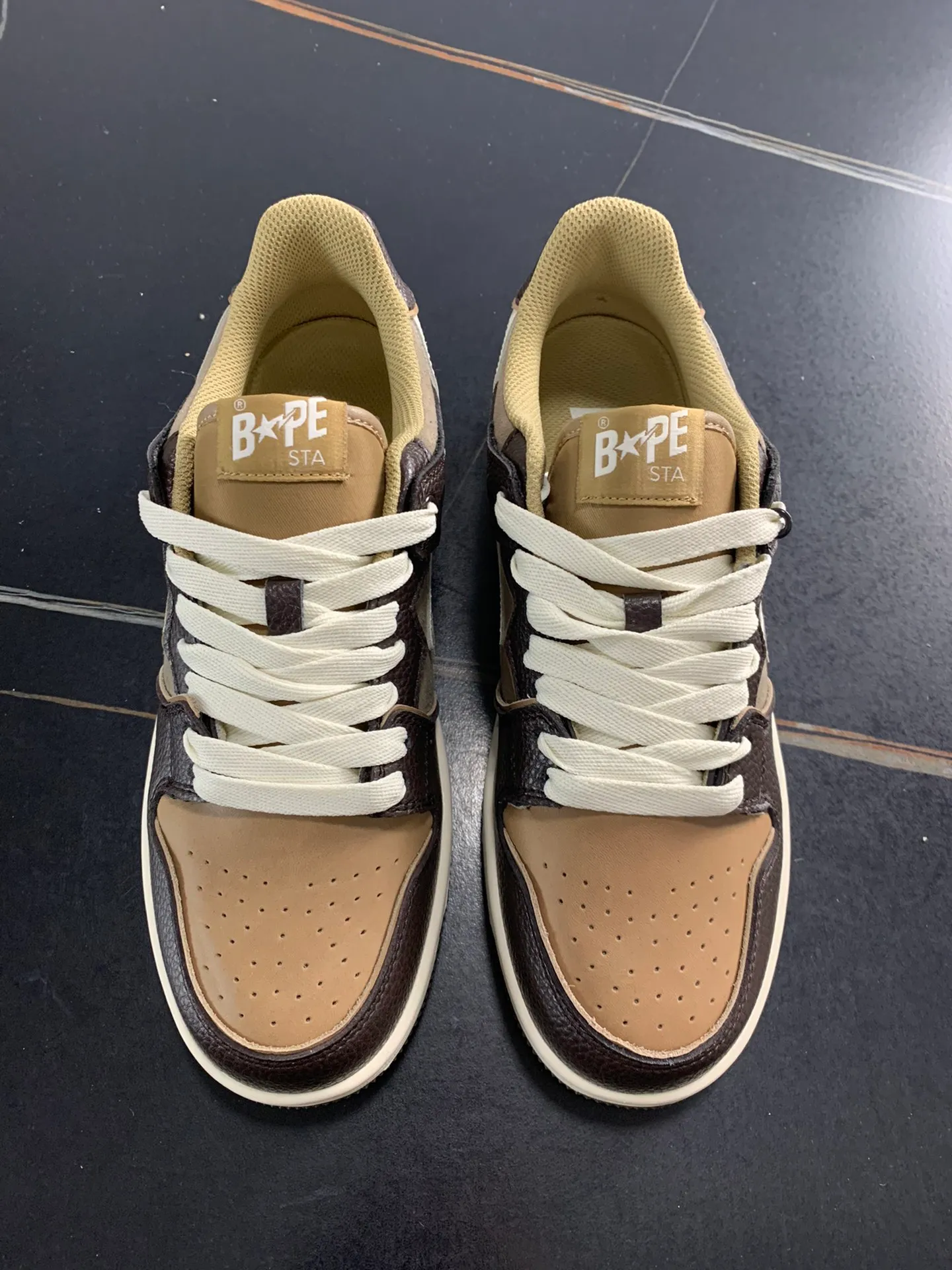 bapesta，棕綠。