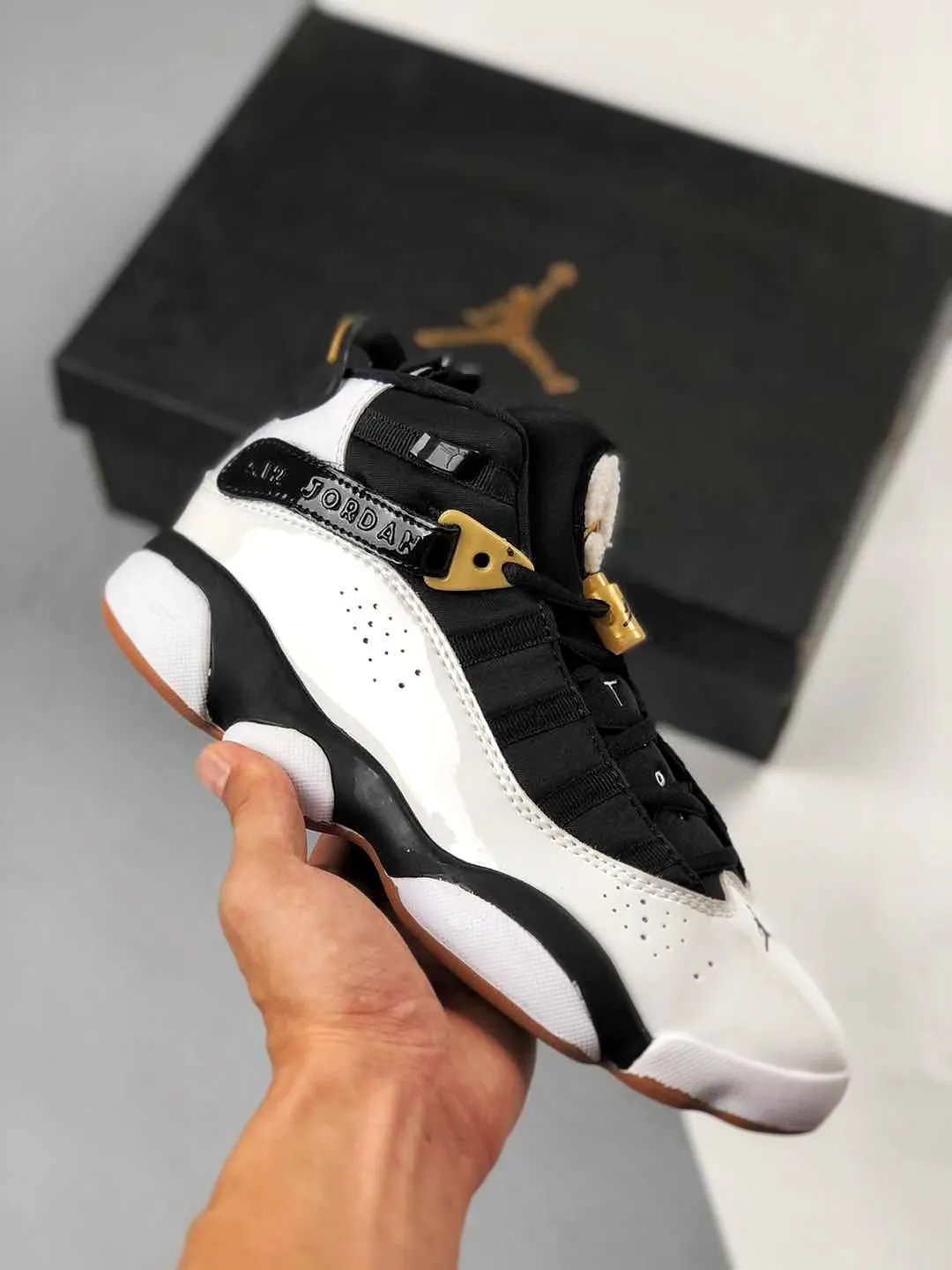 🔹YB 🔑45633YB代購專供 平台私下指定訂單Air Jordan 6 RIngs PJ tucker AJ 六冠王 黑白熊貓🐼荔枝紋頭層皮/漆皮 官方貨號323399-1YBYBSize:4YB 4YB.5 41 42 42.5 43 44 44.5 45