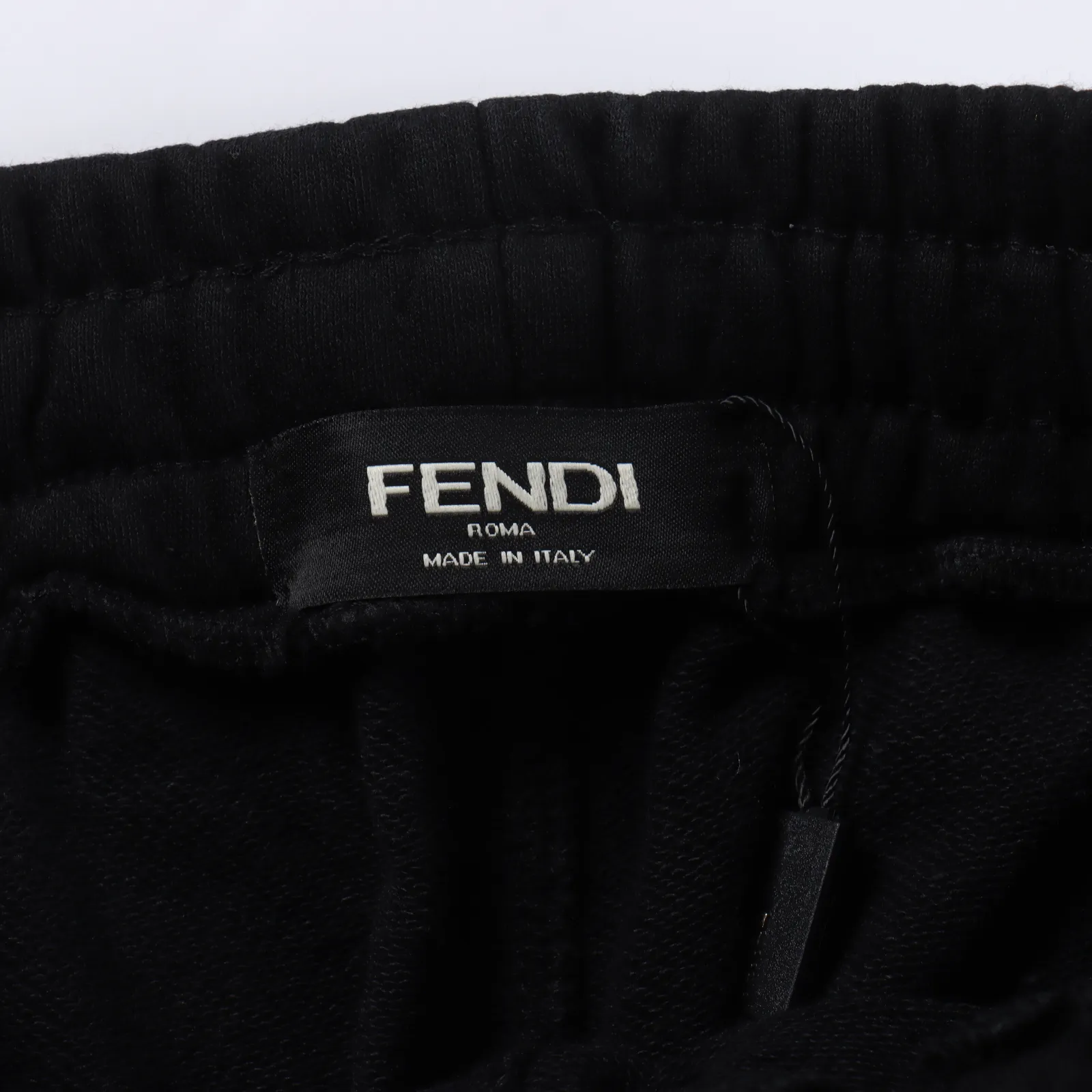 Fendi 芬迪 23FW 字母刺繡長褲                釆用純棉毛圈400克面料 側邊字母提花螺紋邊帶 做工極致還原 上身超好看                尺碼：S-XL                編碼：XLB121022
