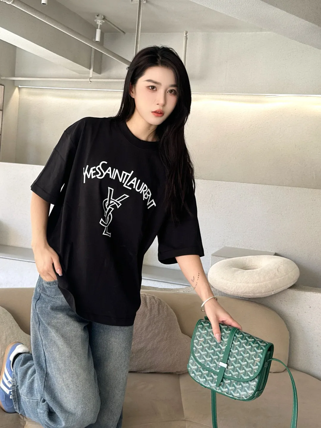 Saint Laurent YSL 聖羅蘭 24SS 弧形字母印花短袖T卹 面料採用定制240g 26支特滑雙股精棉平紋高密無塵全棉布料。