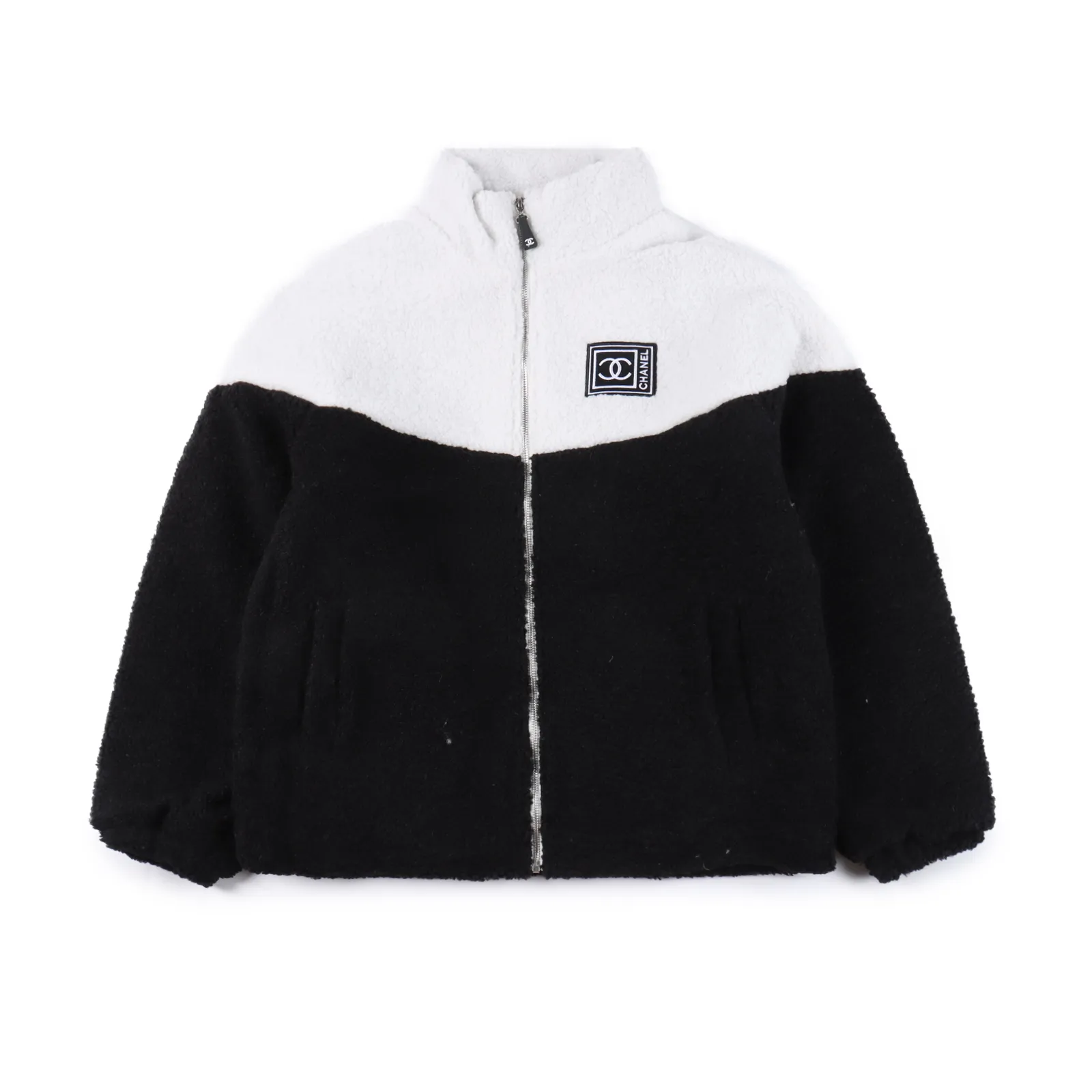 CHANEL /香奈兒 小香刺繡LOGO羊羔毛外套 對色定染里布面料、對花裁剪縫紉、五金拉鍊、立領版型設計、全套輔料配套!