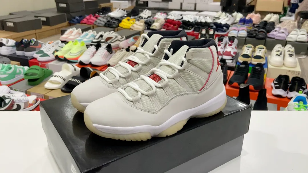 高版本真碳喬丹 Air Jordan AJ11 Low “Rose Gold”實戰籃球鞋 漆皮材質更顯奢華氣質 水晶外底收尾,細節表現同樣十分細膩出眾!